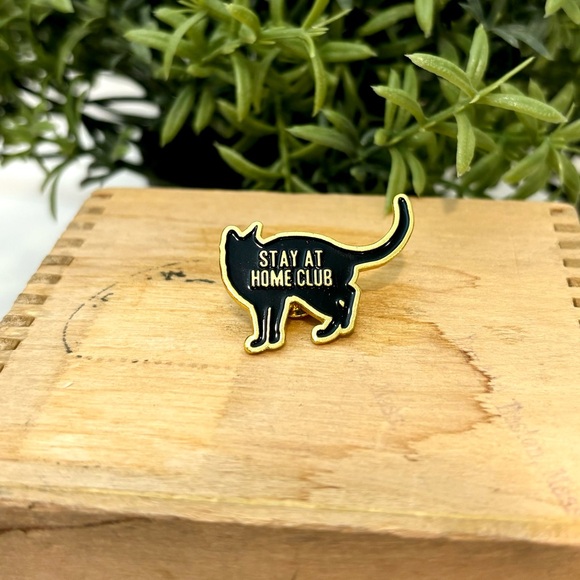 Brand New Black & Gold Metal & Enamel Kitschy “Stay At Home Club” Cat Pin - Picture 2 of 4